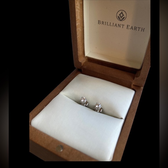 BRAND NEW ! 14K WHITE GOLD DIAMOND STUD EARRINGS ( 0,16 oct.) - Picture 6 of 17